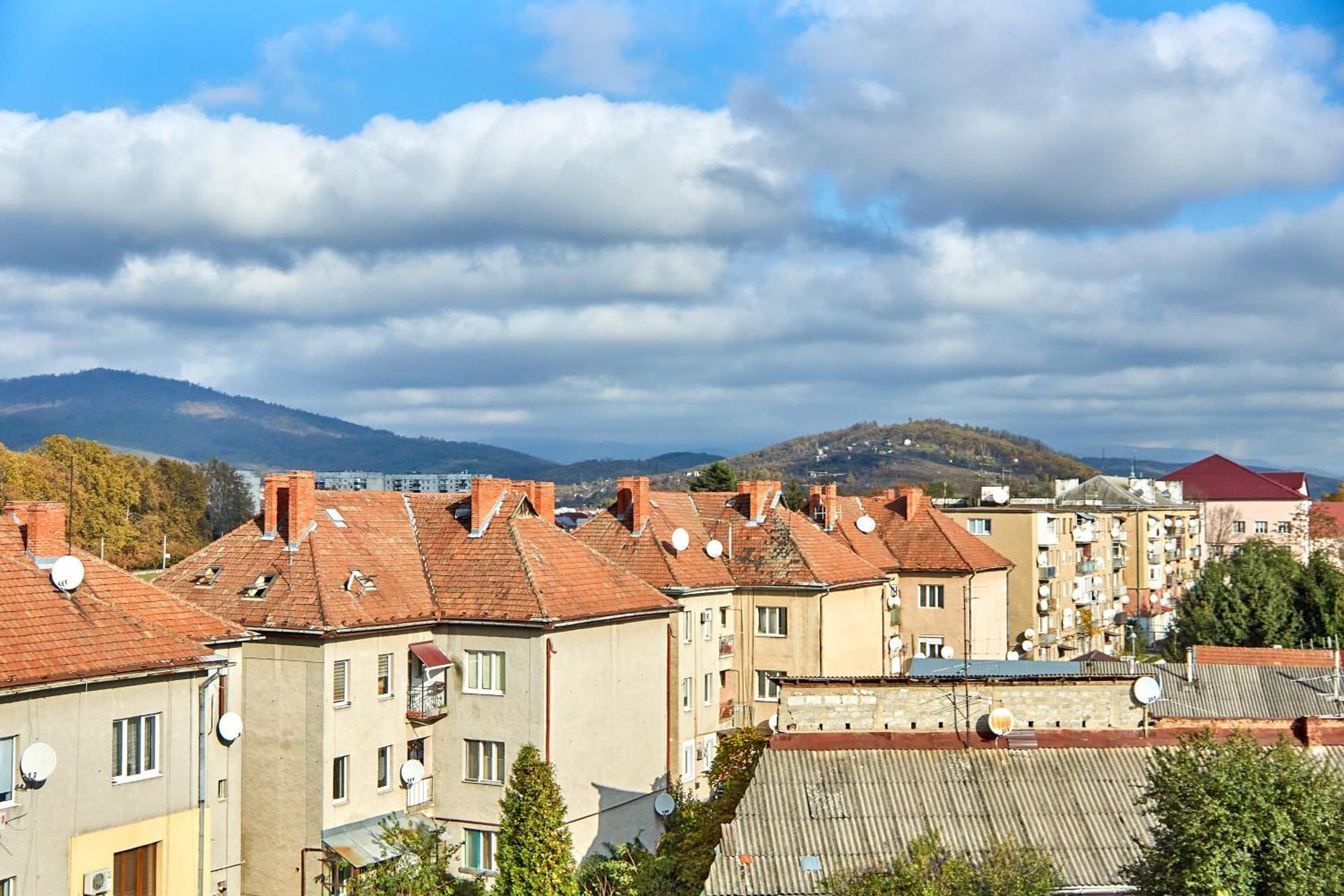 Яскраві Сучасні Апартаменти Для Молодих Та Активних Mukachevo Exterior foto